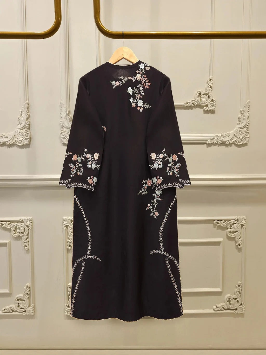 Haniya Embroiderd 3pc - Lawn